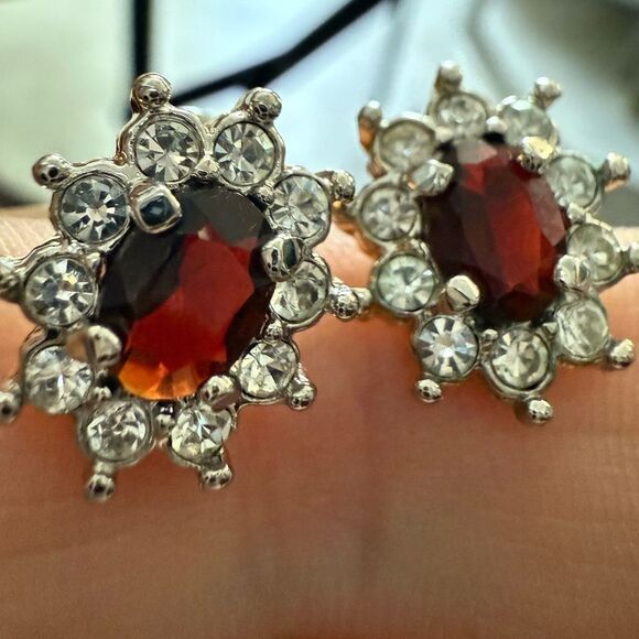 Vintage Red & Clear Rhinestone Cluster Earrings – Gold Tone Backing - Picture 5 of 17